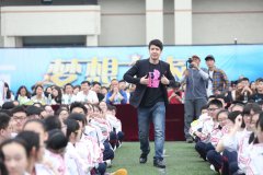 吉利博瑞“洪哥梦游记”对话系列(艾力篇)：一个自认为“傻”的男神演讲天才