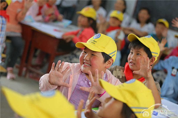 三省探访，爱心聚力 “同走上学路”大众汽车儿童安全书包爱心行动圆满落幕