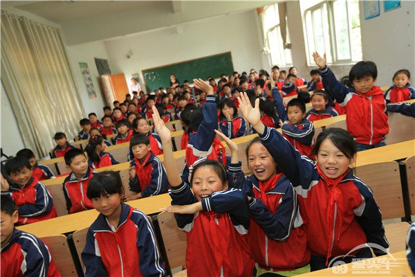 三省探访，爱心聚力 “同走上学路”大众汽车儿童安全书包爱心行动圆满落幕