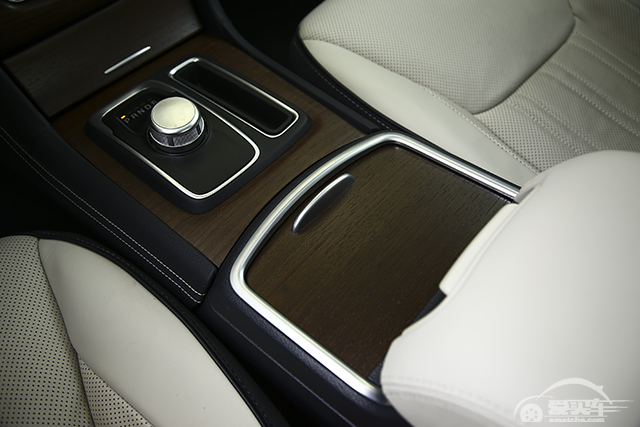 “节后综合征”又遇阴雨连绵？新款300C高能装备带你满血复活！