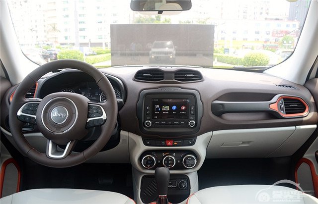 史上最专业的小型SUV，自由侠到店实拍