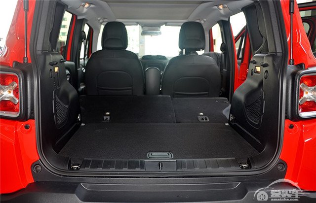 史上最专业的小型SUV，自由侠到店实拍