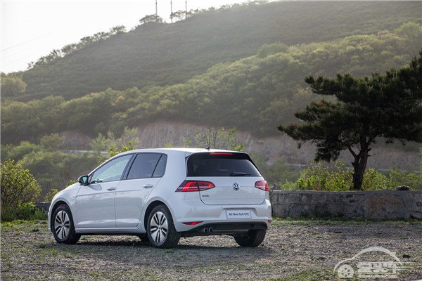 入选新能源车免购置税目录 大众进口汽车Golf GTE、electric up!夏日清爽来袭