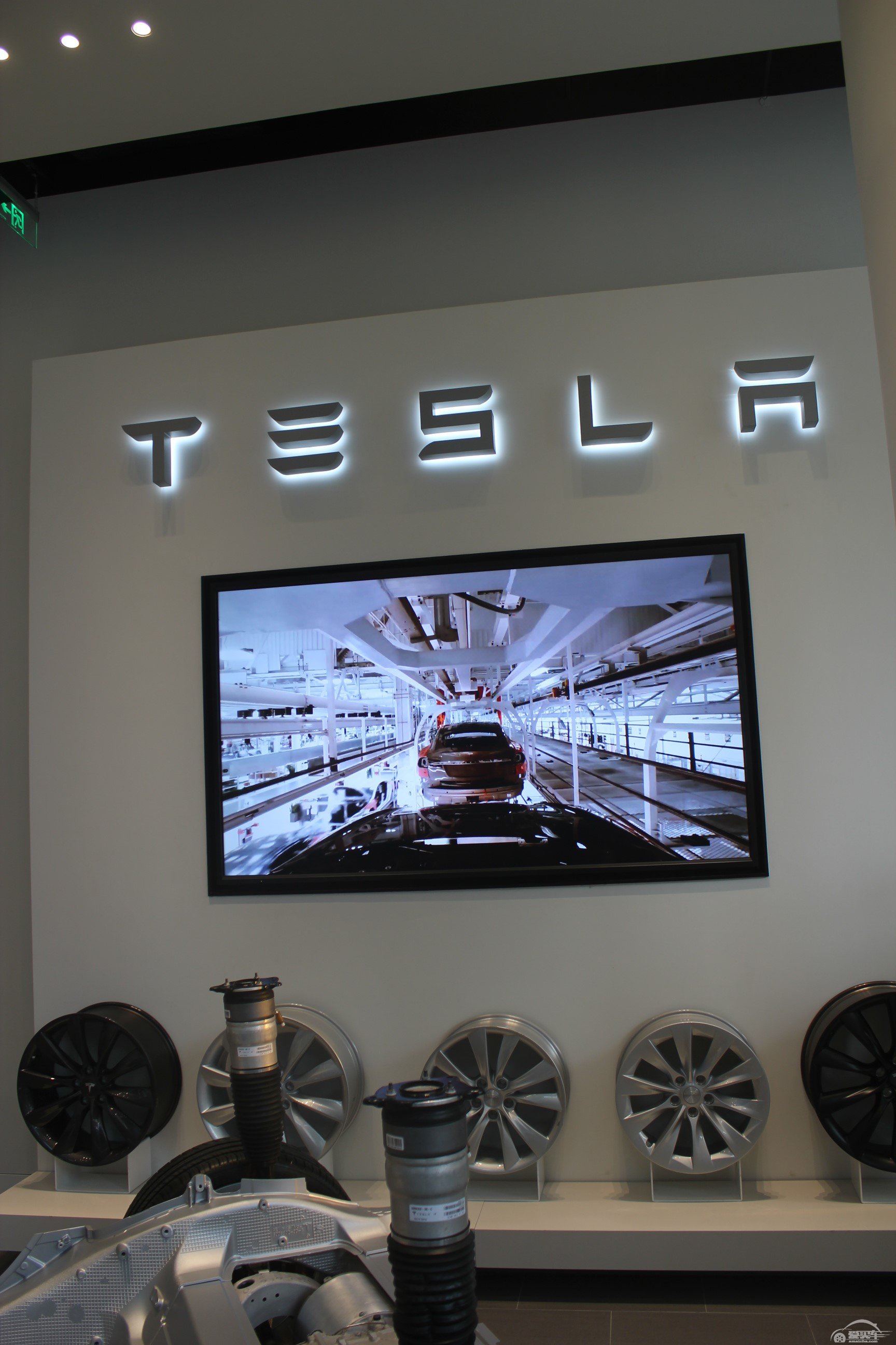 特斯拉广州第二家体验中心正式开业
