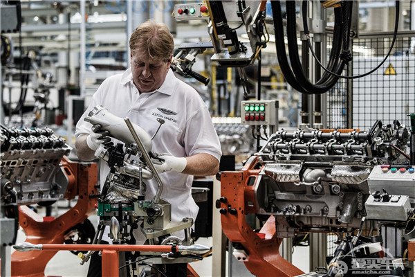 阿斯顿·马丁发动机工厂启动生产DB11的新款V12发动机