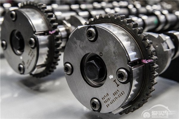 阿斯顿·马丁发动机工厂启动生产DB11的新款V12发动机