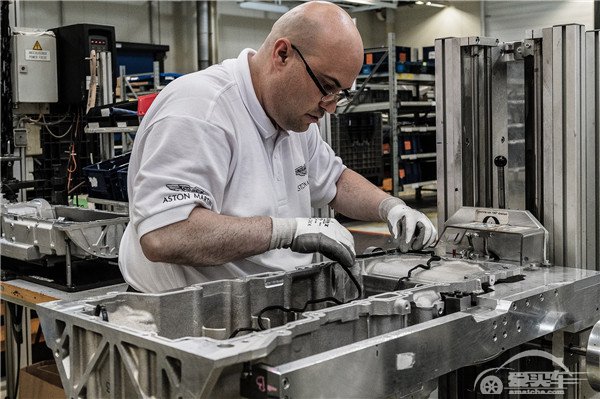 阿斯顿·马丁发动机工厂启动生产DB11的新款V12发动机