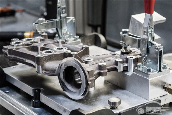 阿斯顿·马丁发动机工厂启动生产DB11的新款V12发动机