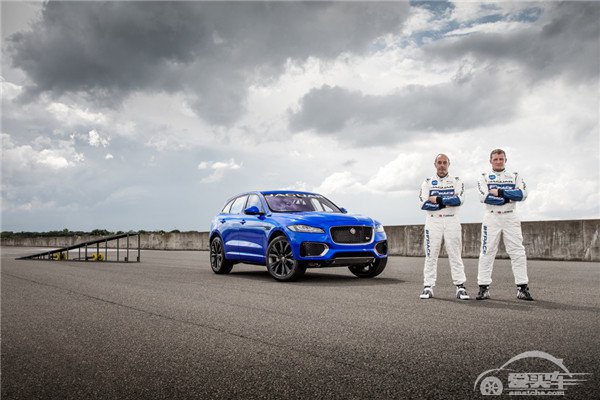 捷豹F-PACE技惊全场 古德伍德速度节上演单边行驶性能秀
