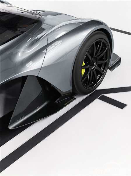 阿斯顿·马丁和红牛车队联手呈上AM-RB 001超级跑车