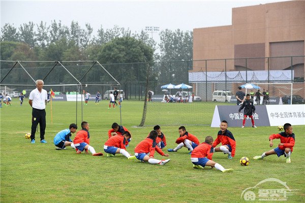 踢出新天地！2016大众汽车青少年足球夏令营火热进行中