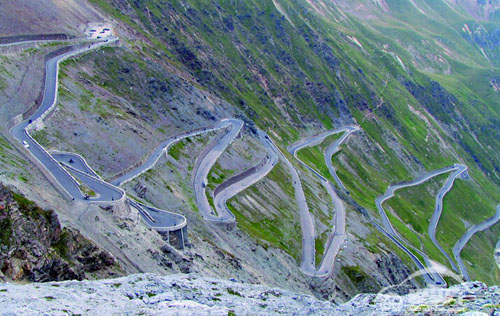 出征在即！名爵锐腾挑战天山十八弯