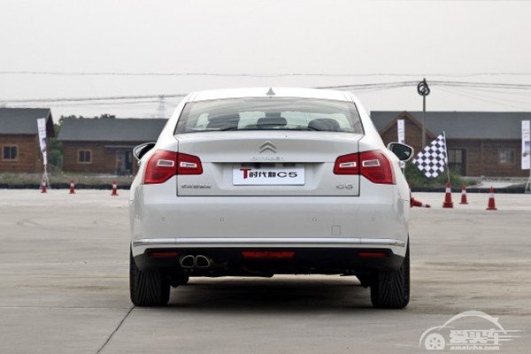 尾灯样式抢眼,曝疑似新款雪铁龙C5谍照