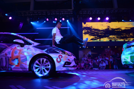 汽车圈的“维密”？雪佛兰新科鲁兹走T秀