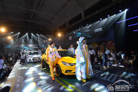 汽车圈的“维密”？雪佛兰新科鲁兹走T秀