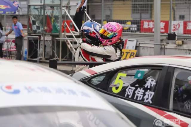 向拼搏致敬，东风本田思域摘得CTCC肇庆站双料冠军