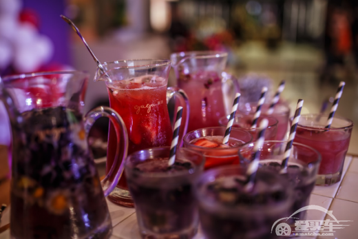 特斯拉全国时尚秀首站深圳 开启摩登不眠夜