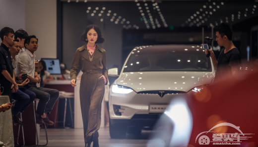 特斯拉全国时尚秀首站深圳 开启摩登不眠夜