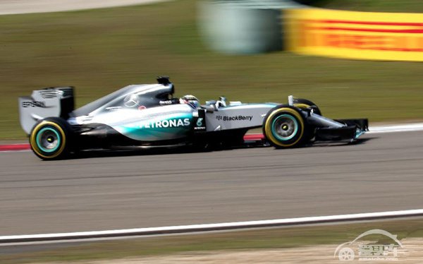 梅赛德斯在保罗里卡德赛道测试倍耐力湿地轮胎