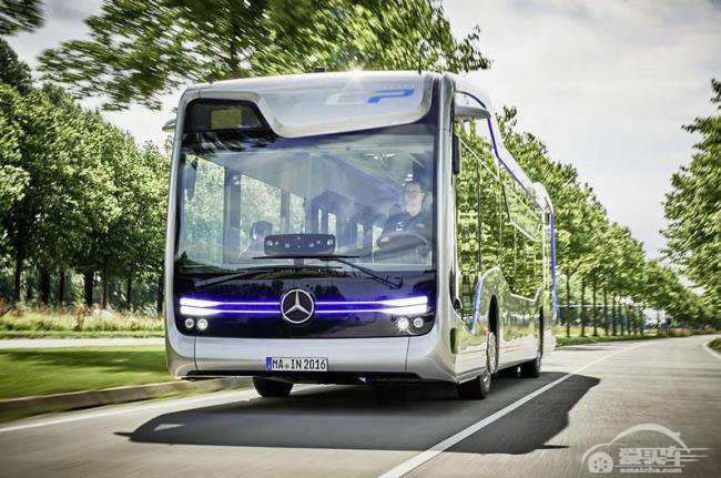 戴姆勒商用车以自动驾驶、电动化、智能化唤醒未来