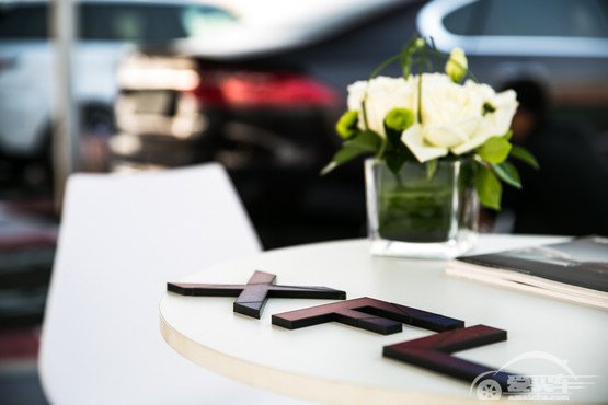 当“英伦绅士”遇上赛道激情 捷豹路虎现身第二届英国赛车节活动