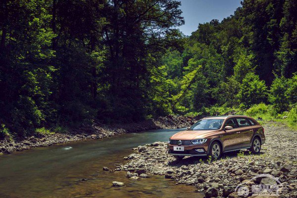 中文定名“蔚领” 一汽-大众全新跨界旅行车首发亮相