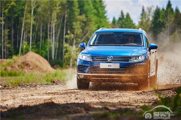 大众进口汽车途锐免费保养进行时