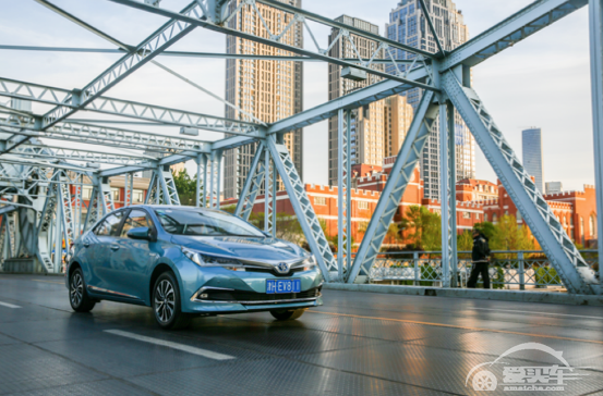 卡罗拉双擎，混出一片天