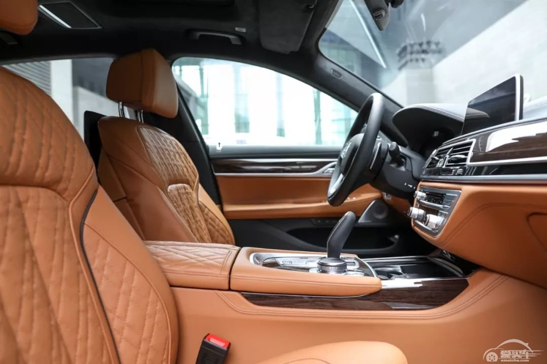 重塑大型豪华车市场格局，新BMW 7系的坚守与创新