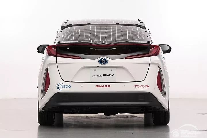 丰田新能源黑科技，太阳能电动车亮相！上下班从此告别充电桩