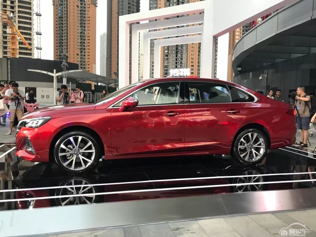 全新一代传祺GA6上市，尺寸超雅阁凯美瑞，卖A级车的价格！