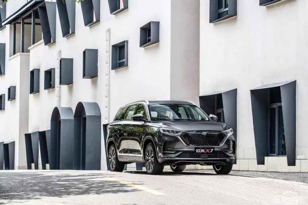 长安欧尚X7不给对手留活路！7.99万元起预售还终身免费维保