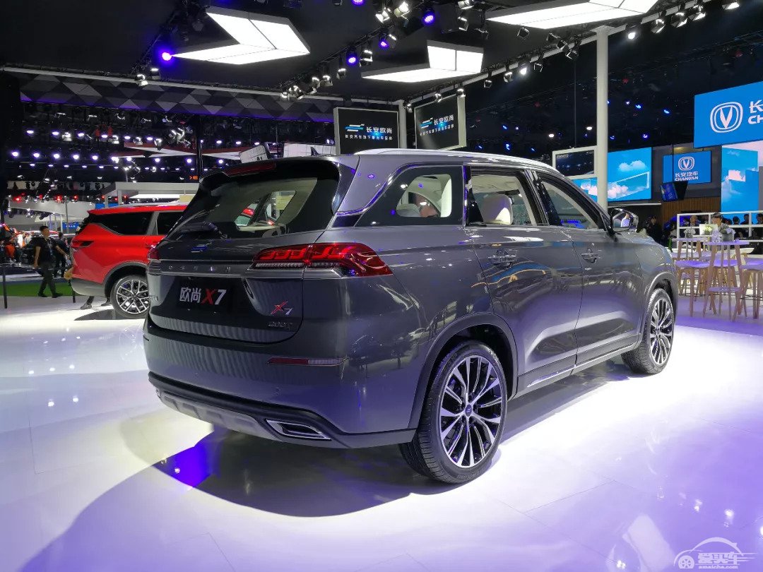 长安欧尚X7不给对手留活路！7.99万元起预售还终身免费维保