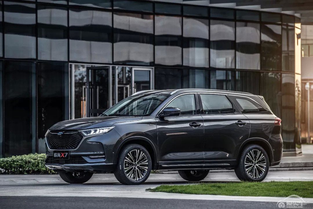 长安欧尚X7不给对手留活路！7.99万元起预售还终身免费维保