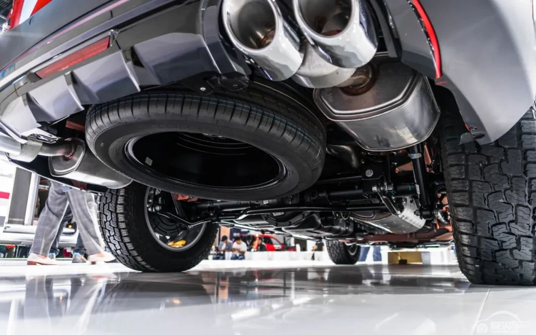 体验上汽MAXUS D90 Pro：差点以为在玩极品飞车！【快车体验296】