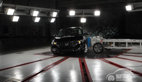 上汽大众帕萨特安全如何保障？看C-NCAP碰撞测试就知道了