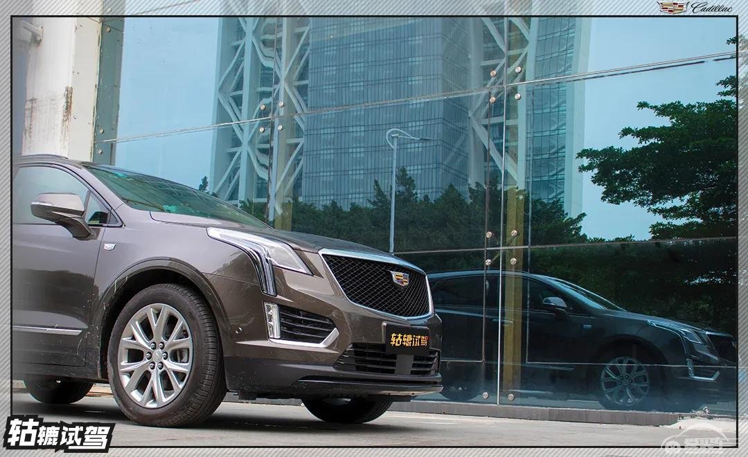 新款凯迪拉克XT5动力下调，为何开起来依然比其它车型更爽？