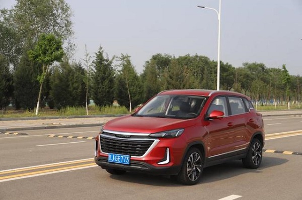  顶配仅8万，1.5T+CVT 北汽这台全新SUV究竟怎样？ 