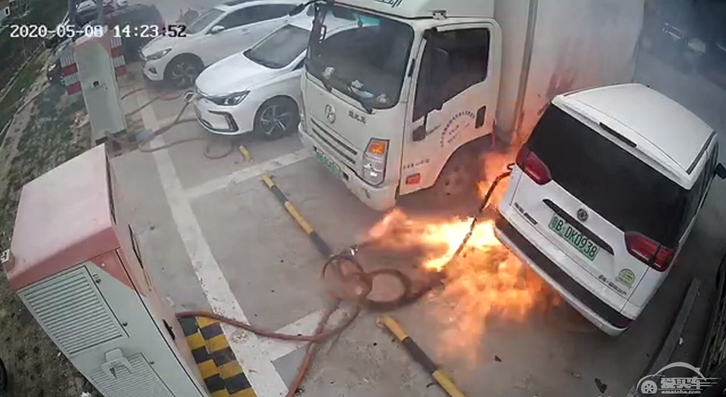 2020年的第一波新能源汽车自燃，来得更早一些