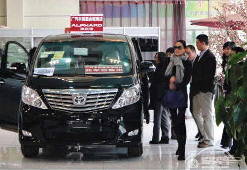 不差钱的老板，都喜欢加价买车，这3款最受欢迎