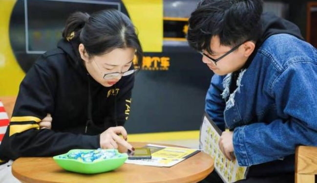  小镇青年成为消费市场主力军，弹个车开启新蓝海 