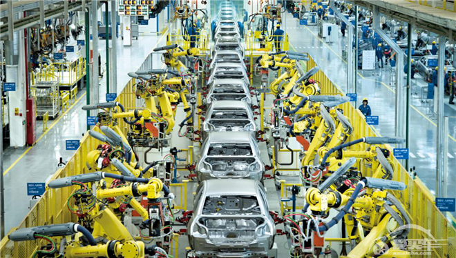 王者时刻：五菱以产量破2200万、双标阵容出战，诉说中国制造实力