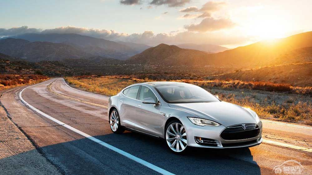 特斯拉推出一项全新“黑科技” 网友：这不是比亚迪玩剩下的吗？