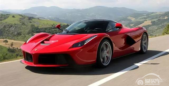 零跑S01外观不输燃油跑车，整体设计时尚简约，回头率爆棚！