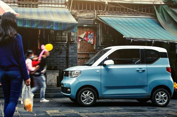 9小时内订单破千！宏光MINI电动车引发抢购潮