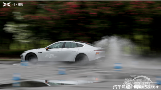 续航和操控超乎想象 同级标杆缔造者试驾小鹏P7