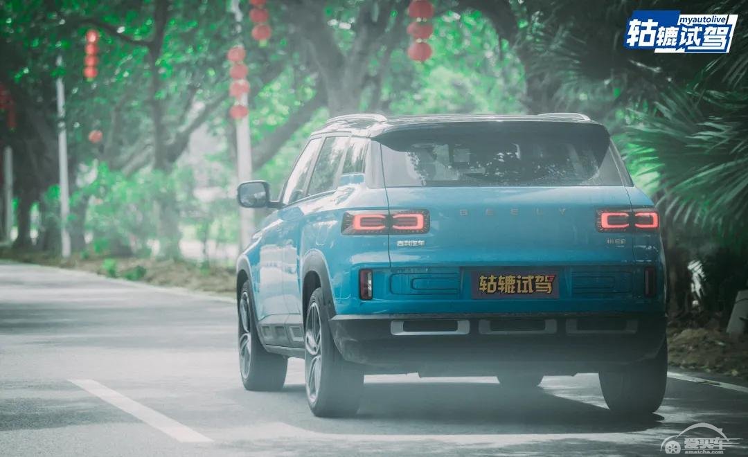 抗菌方向盘，透明底盘，试驾吉利ICON后发现油耗才是亮点