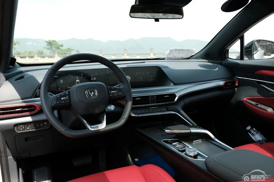 都出自长安，不用15万，你选马自达CX-30还是UNI-T？