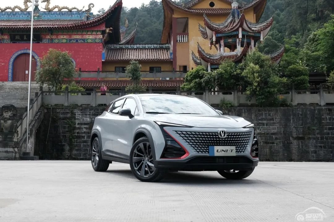 都出自长安，不用15万，你选马自达CX-30还是UNI-T？