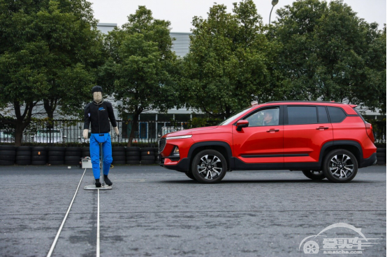 新宝骏RS-5性能怎么样？驾控表现优秀智能网联不简单